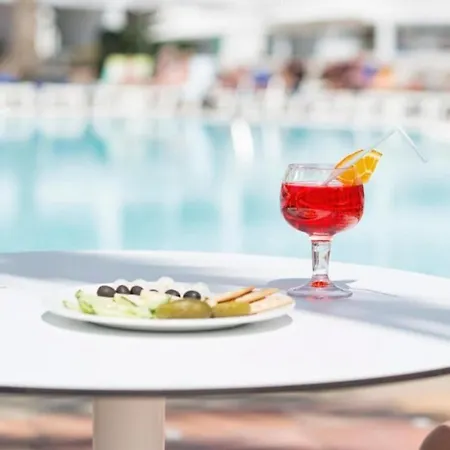 Lb Deluxe Pool View Room/half Board,wifi, Beach Appartement